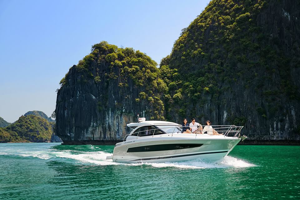 Enjoy Day Tour in Halong with Yacht Jeanneau Leader 36