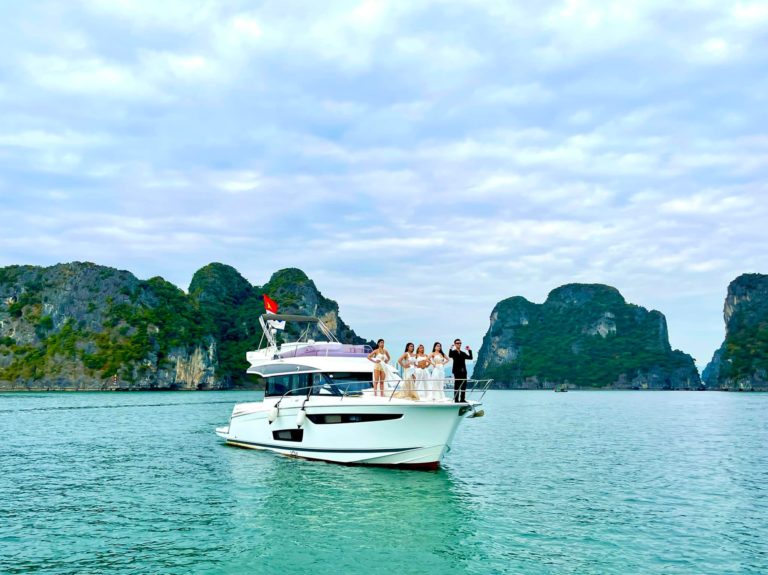 charter yacht halong bay