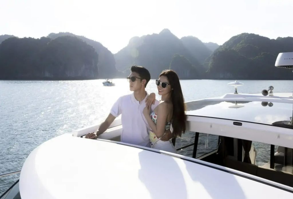 Take a Private Yacht to Halong Bay